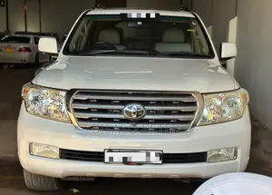 Toyota Land Cruiser 2010 White