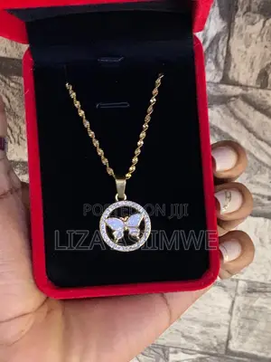 Gold Dazzling Acrylic Necklace for Ladies