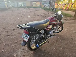 TVS HLX 125 2022 Red