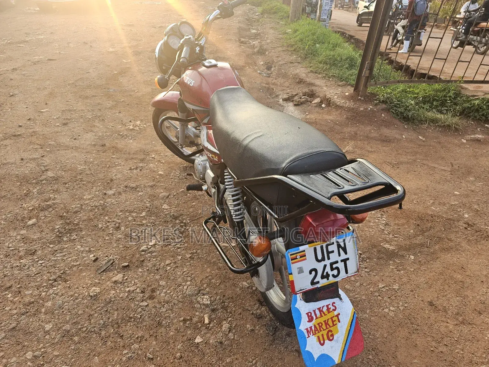 TVS HLX 125 2022 Red