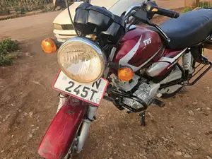 TVS HLX 125 2022 Red