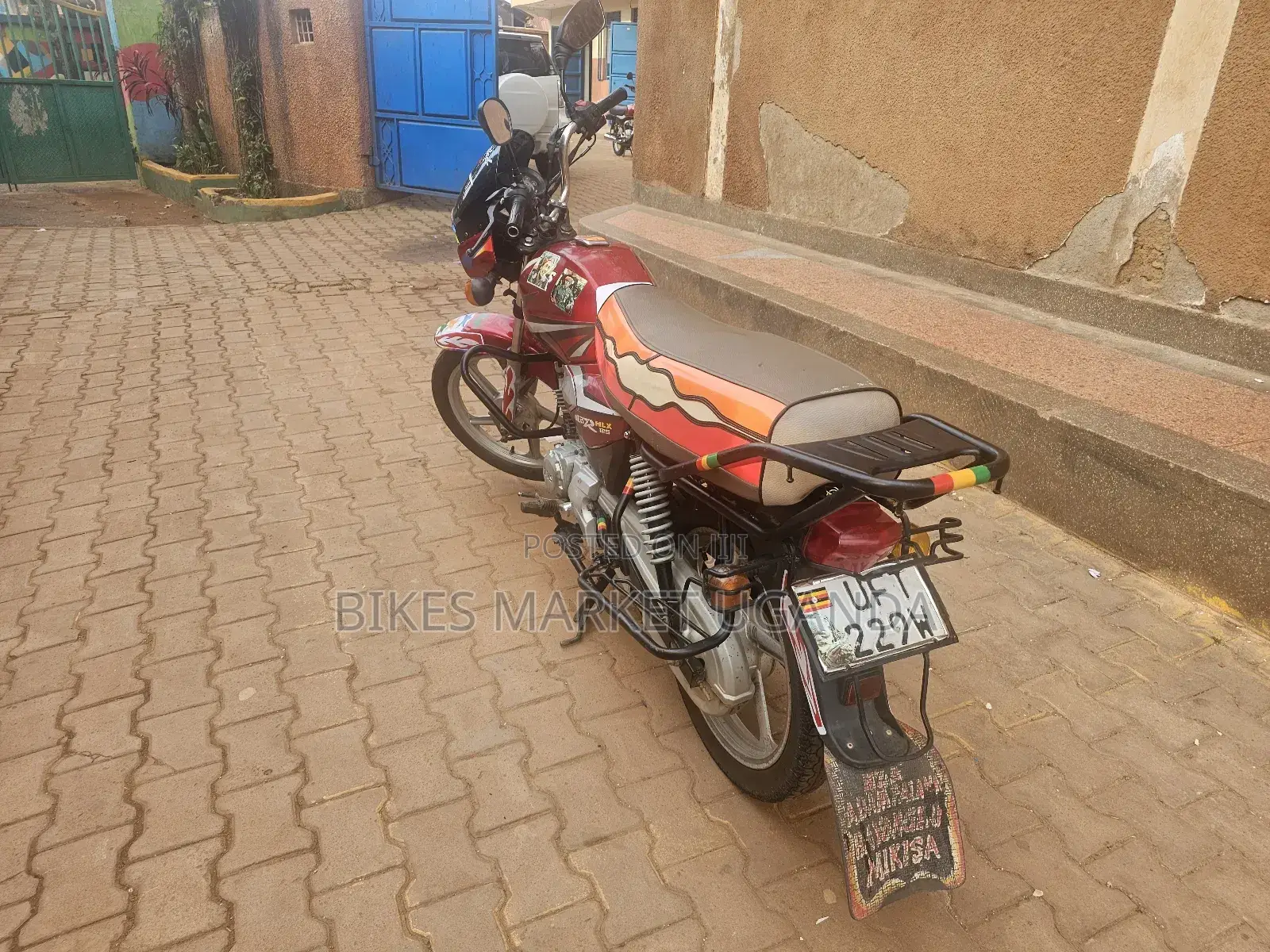 TVS HLX 125 2022 Red