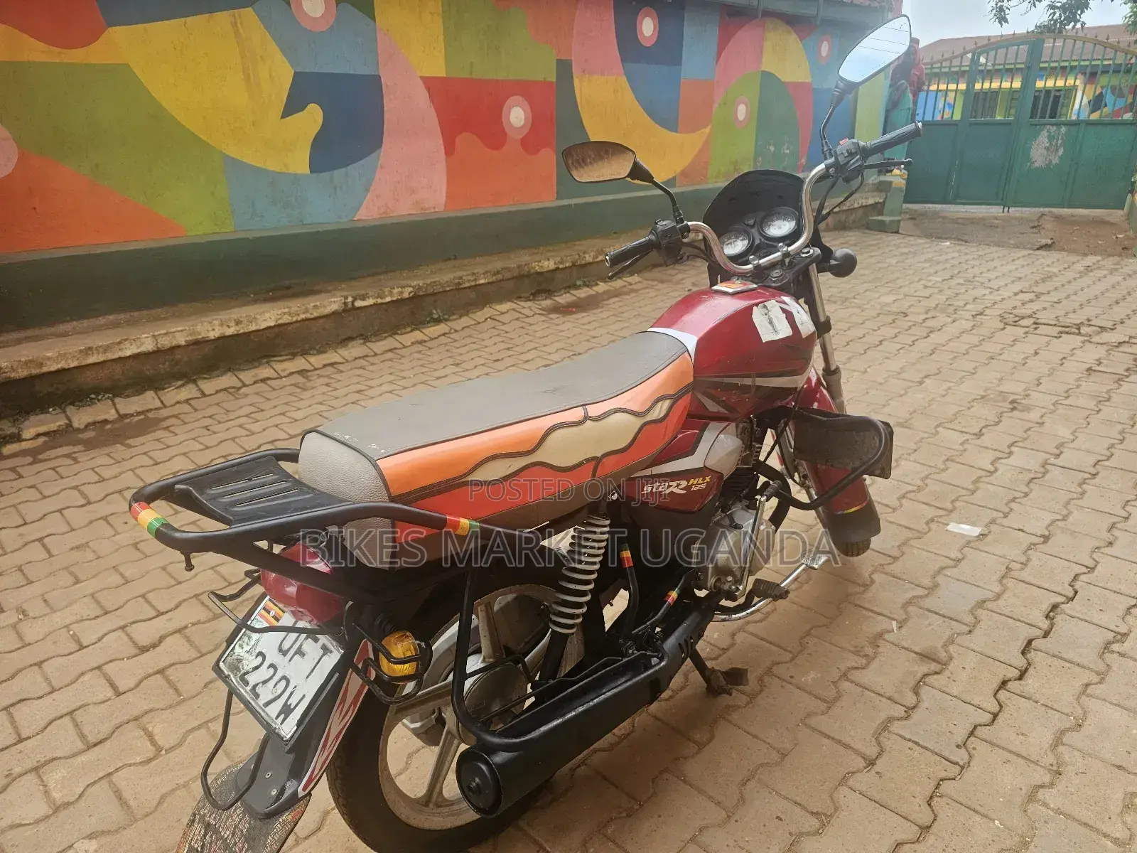 TVS HLX 125 2022 Red