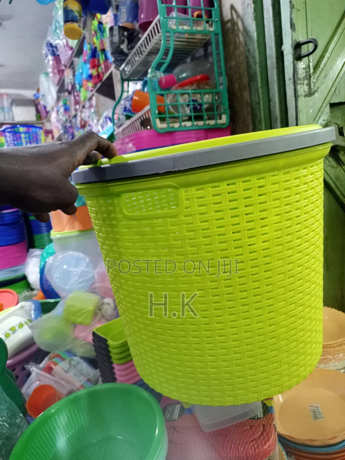 Kenstar Plastic Laundry Basket With Lid