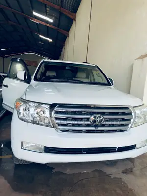 Toyota Land Cruiser 4.6 V8 ZX 2010 Off white