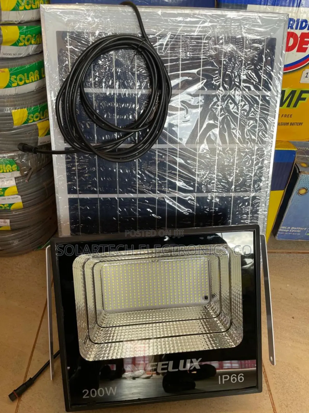 200W Led Solar Flood Lights/ Inbuilt Lithium Battery.