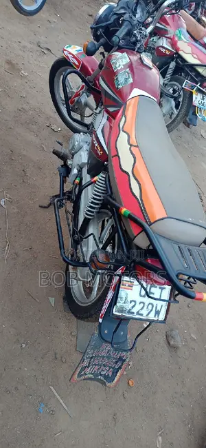 TVS HLX Plus ES 2023 Red