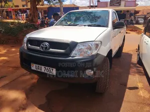 Toyota Hilux 2013 White
