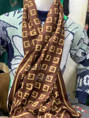 Bestie Gucci/Burberry Scarf