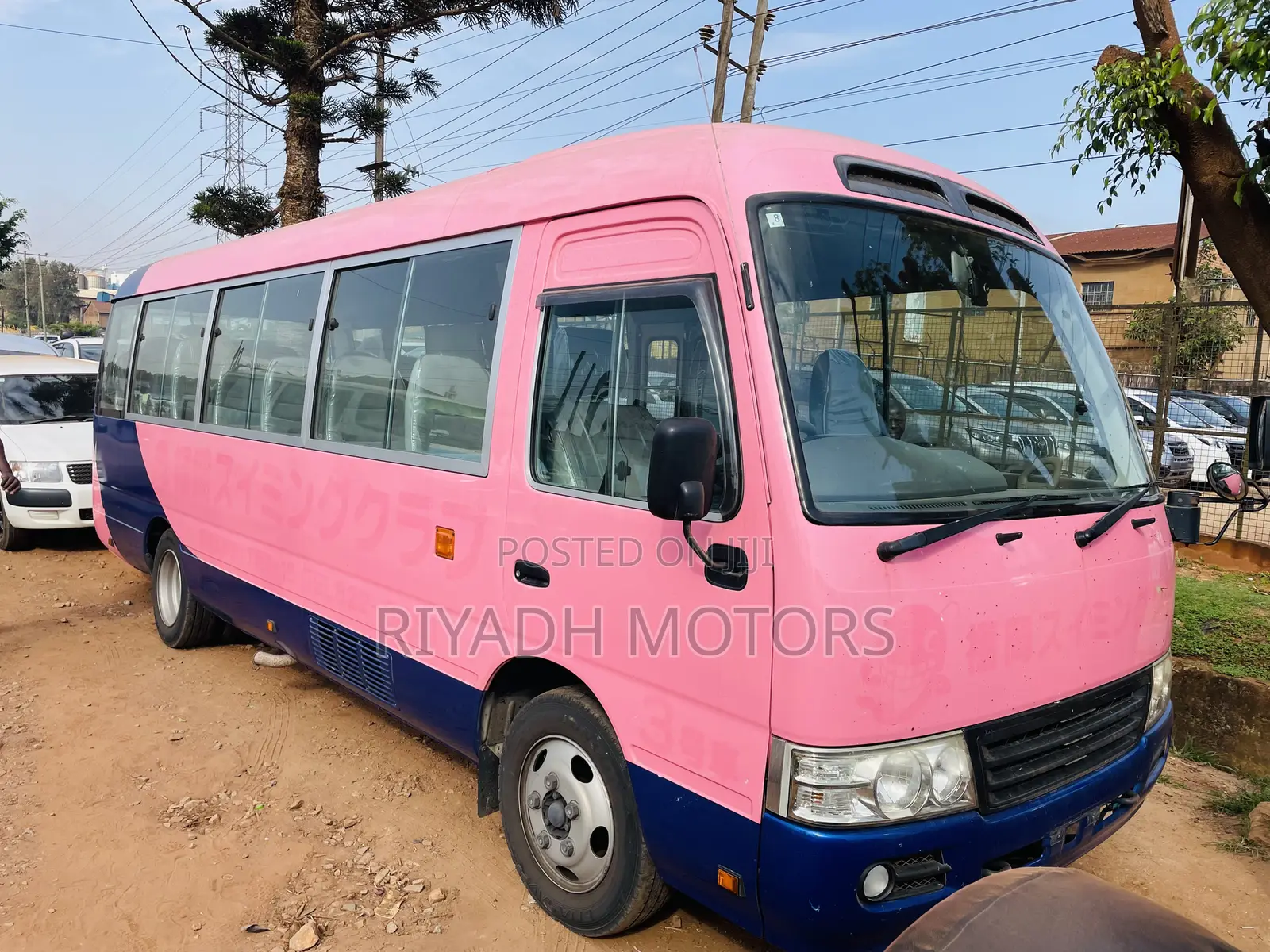 Toyota Coaster 2012 Pink