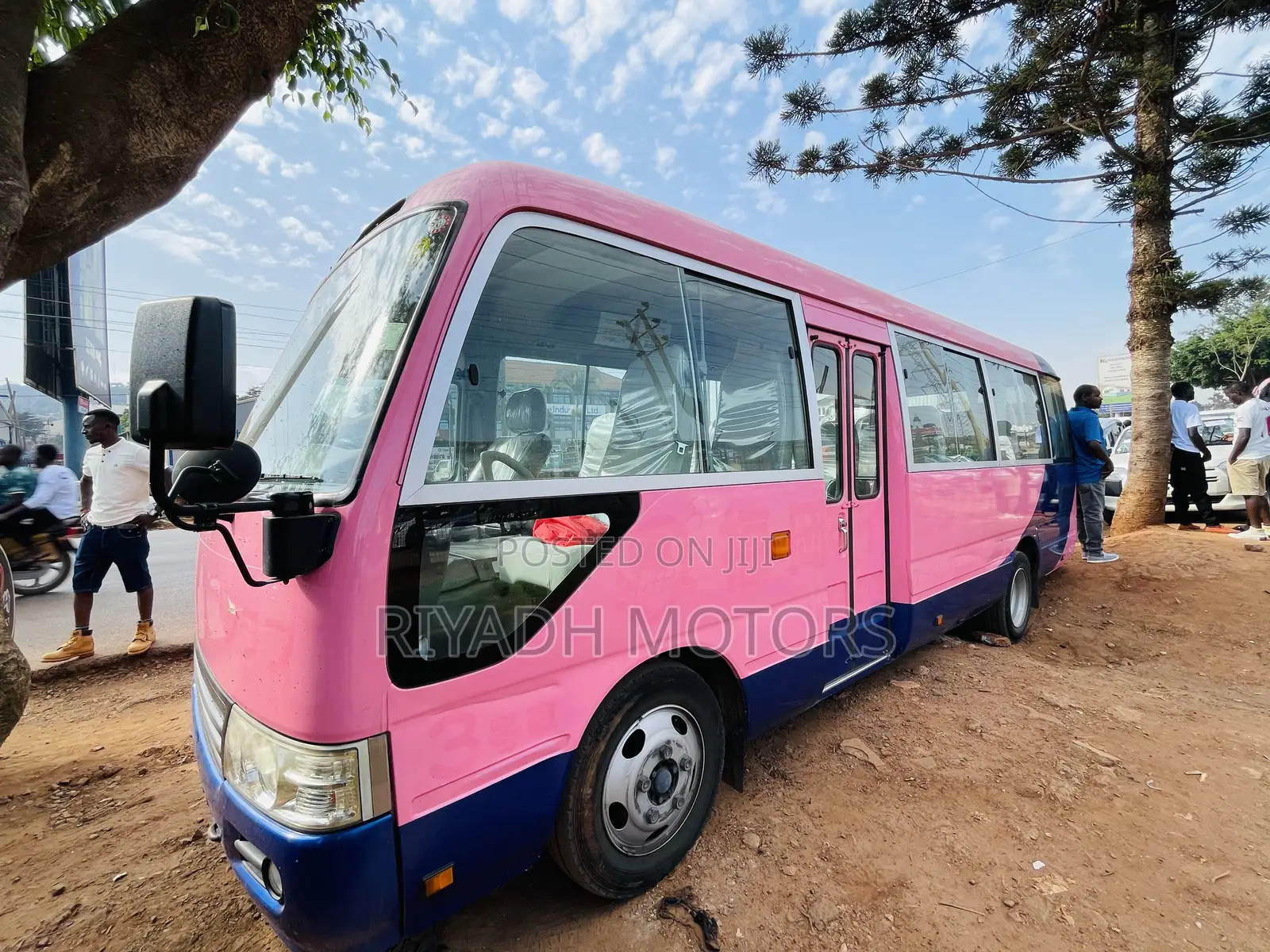Toyota Coaster 2012 Pink