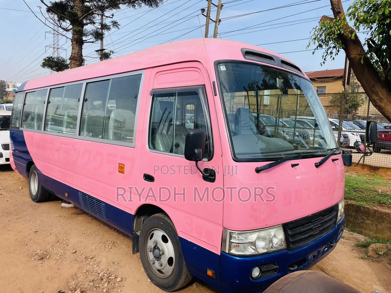 Toyota Coaster 2012 Pink