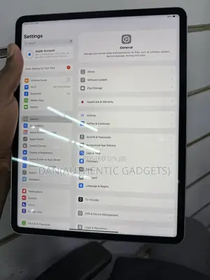 Apple iPad Pro 12.9 (2022) 256 GB Gray