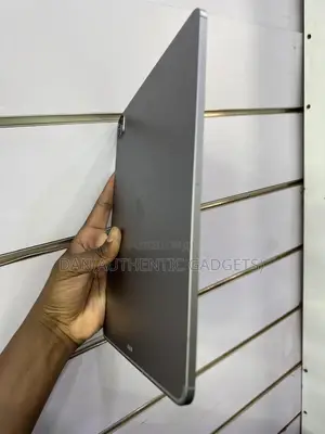 Apple iPad Pro 12.9 (2022) 256 GB Gray