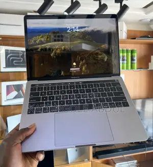 New Laptop Apple MacBook 2018 16GB Intel Core I7 SSD 512GB