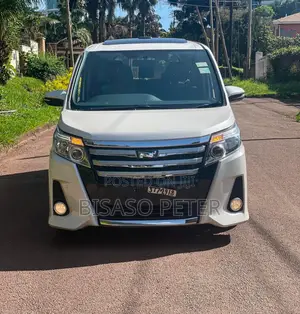 Toyota Noah 2.0 AWD (8 Seater) 2017 White