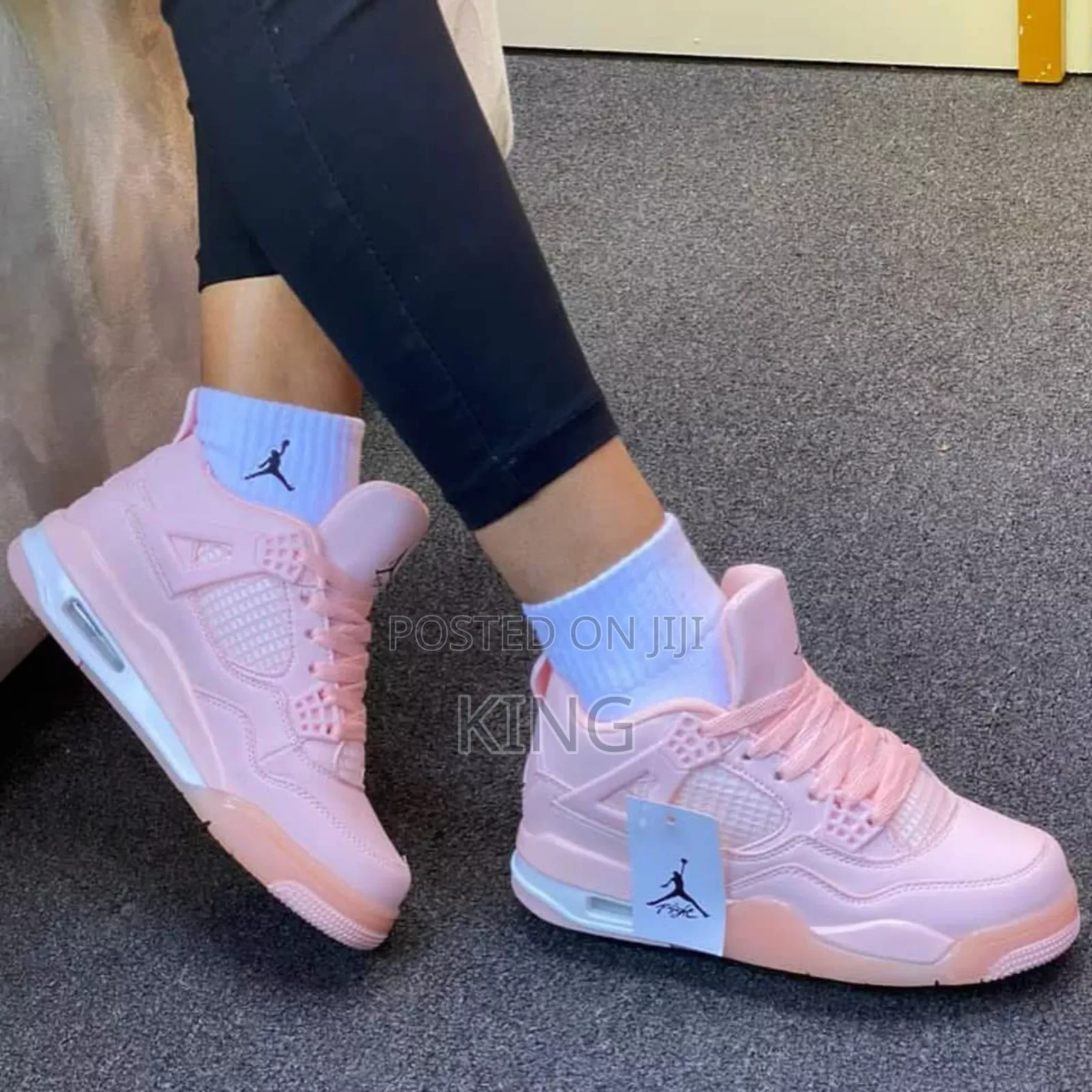 Exact Ladies Jordan 4 Sneakers