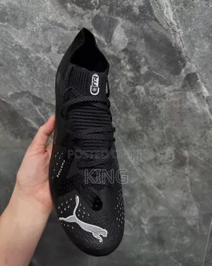 Solid PUMA Football Boots FUTURE Ultimate Inferno