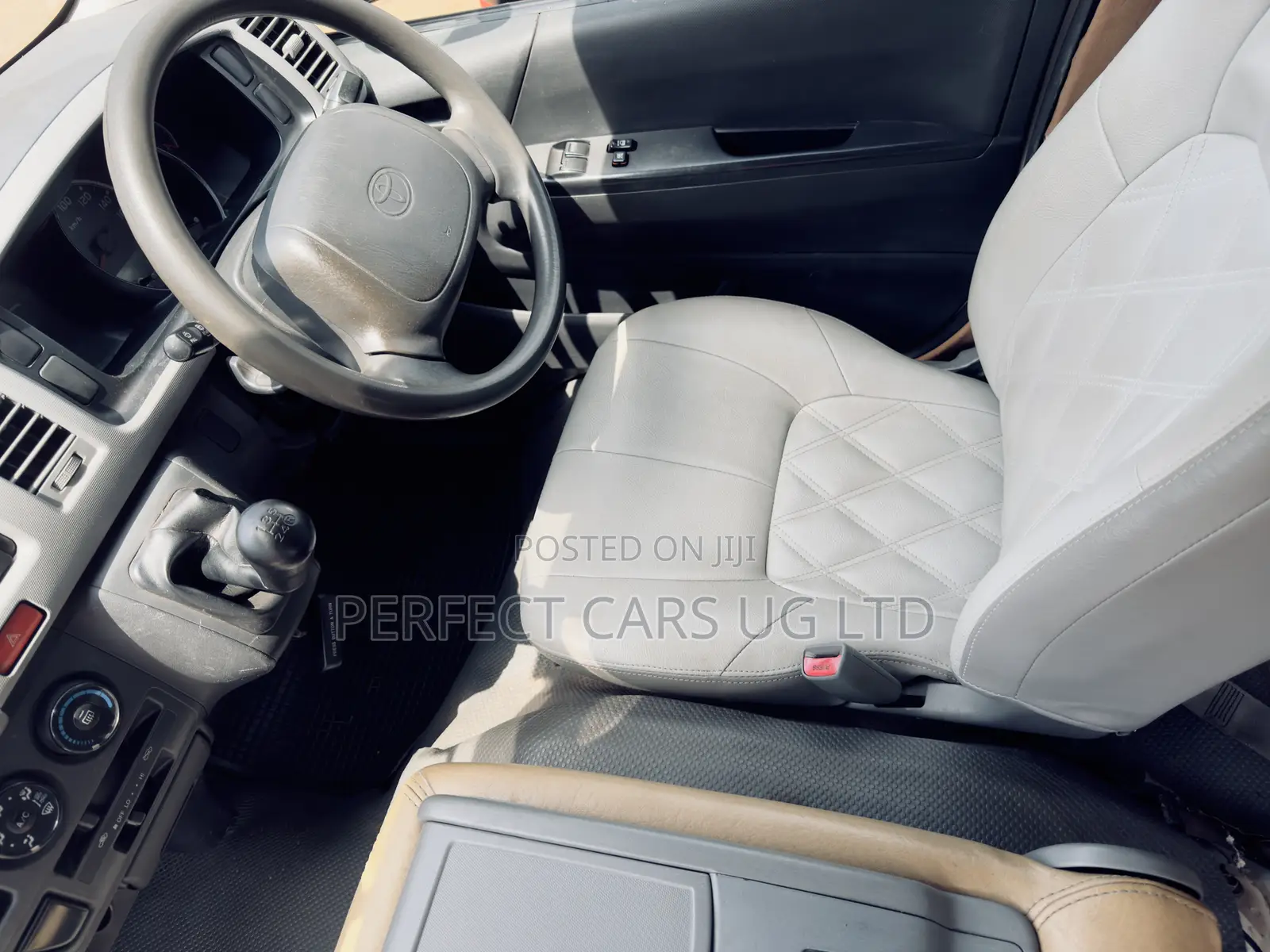 Toyota HiAce 2008 White