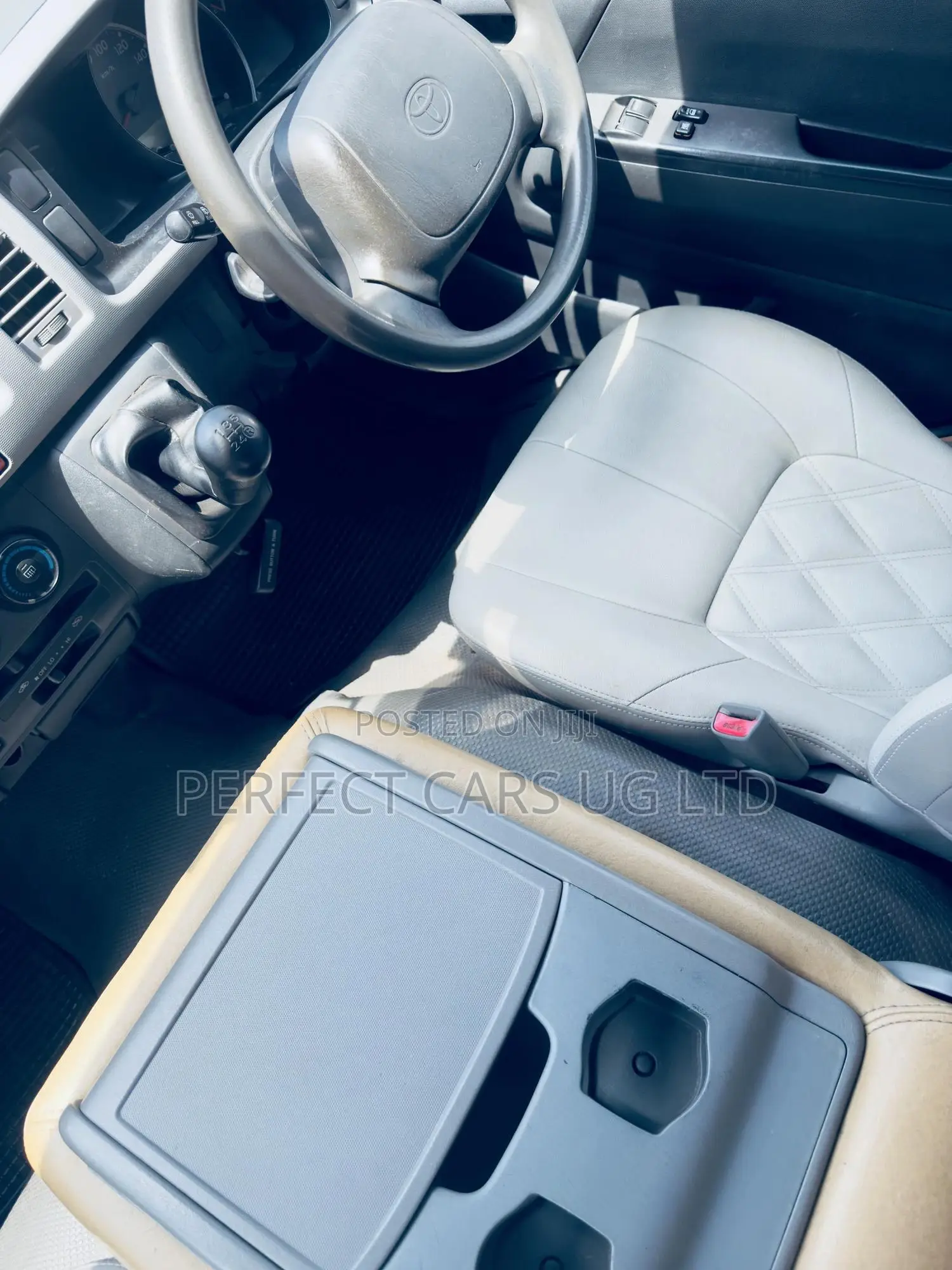 Toyota HiAce 2008 White