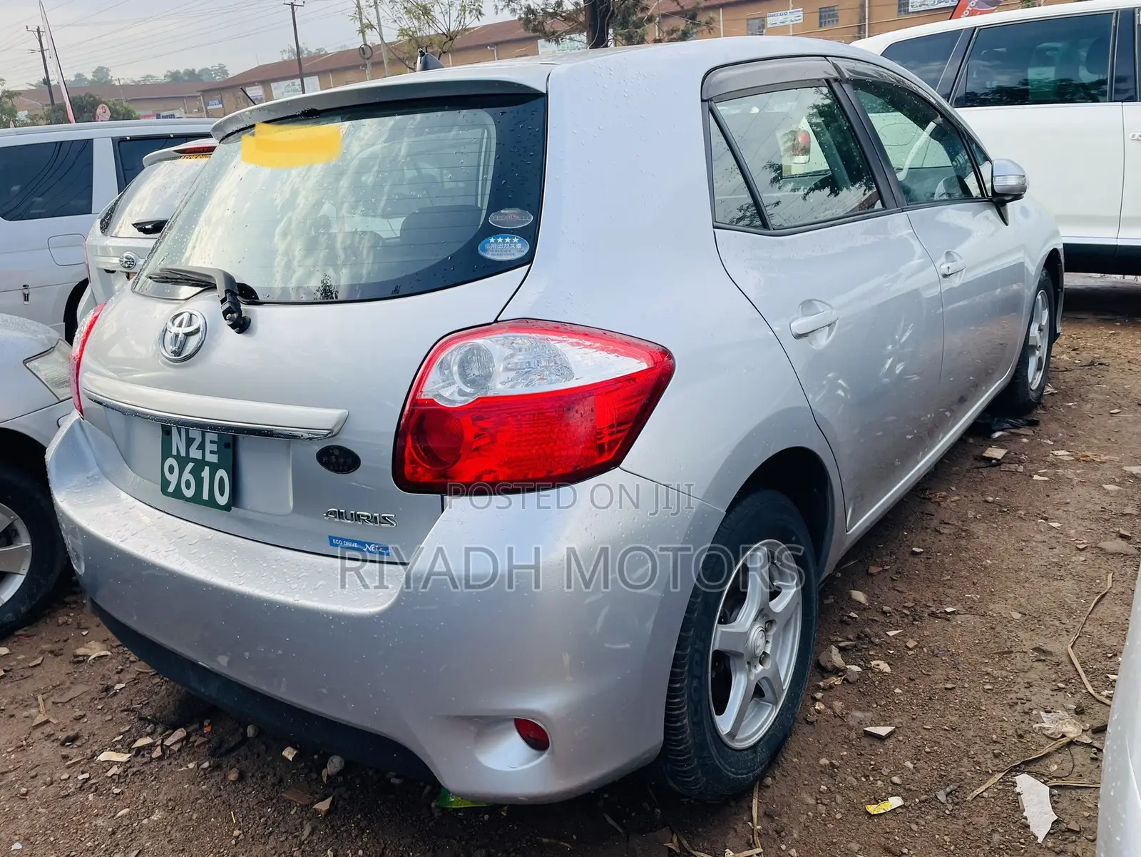 Toyota Auris 2010 Silver