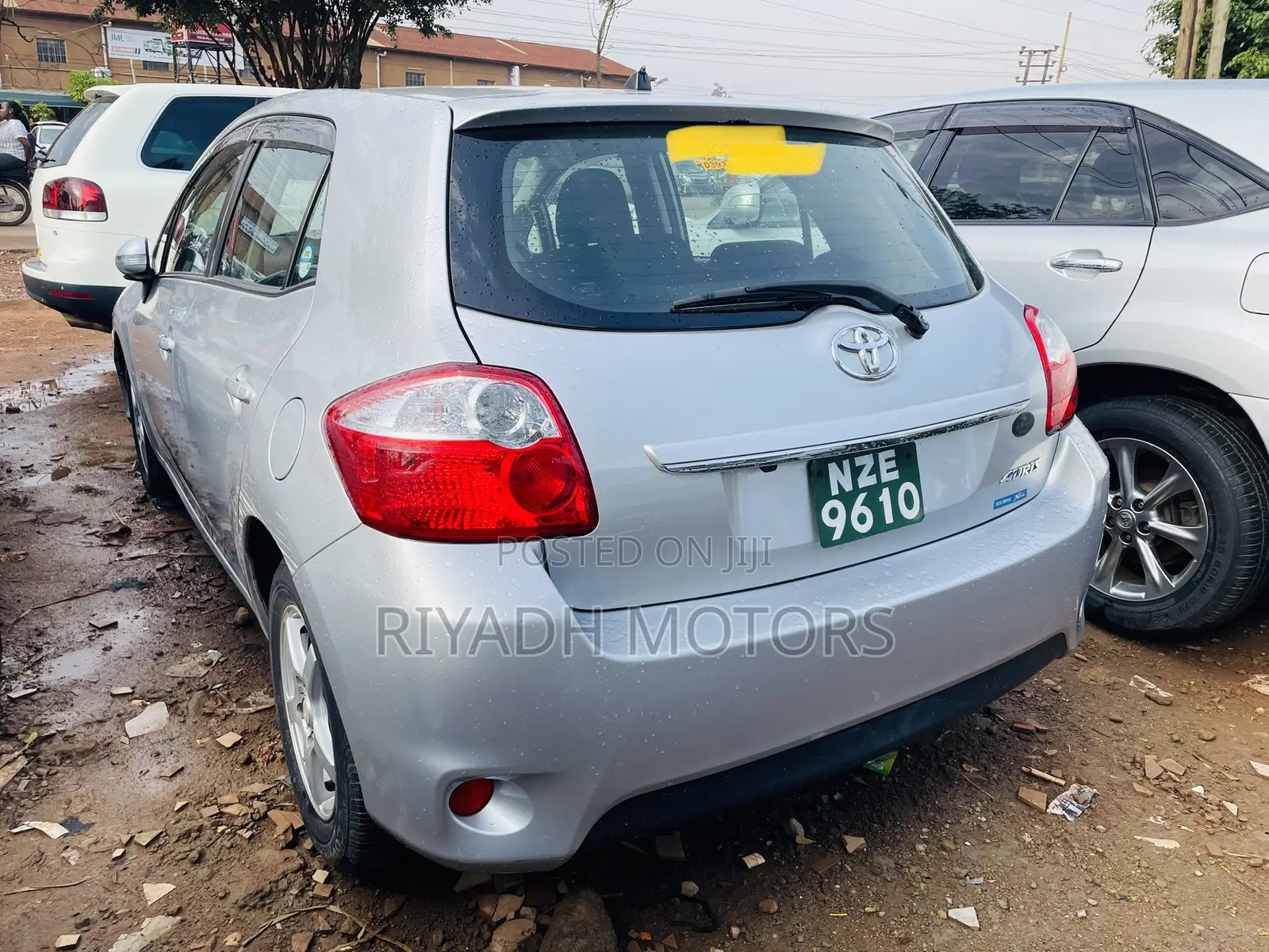 Toyota Auris 2010 Silver