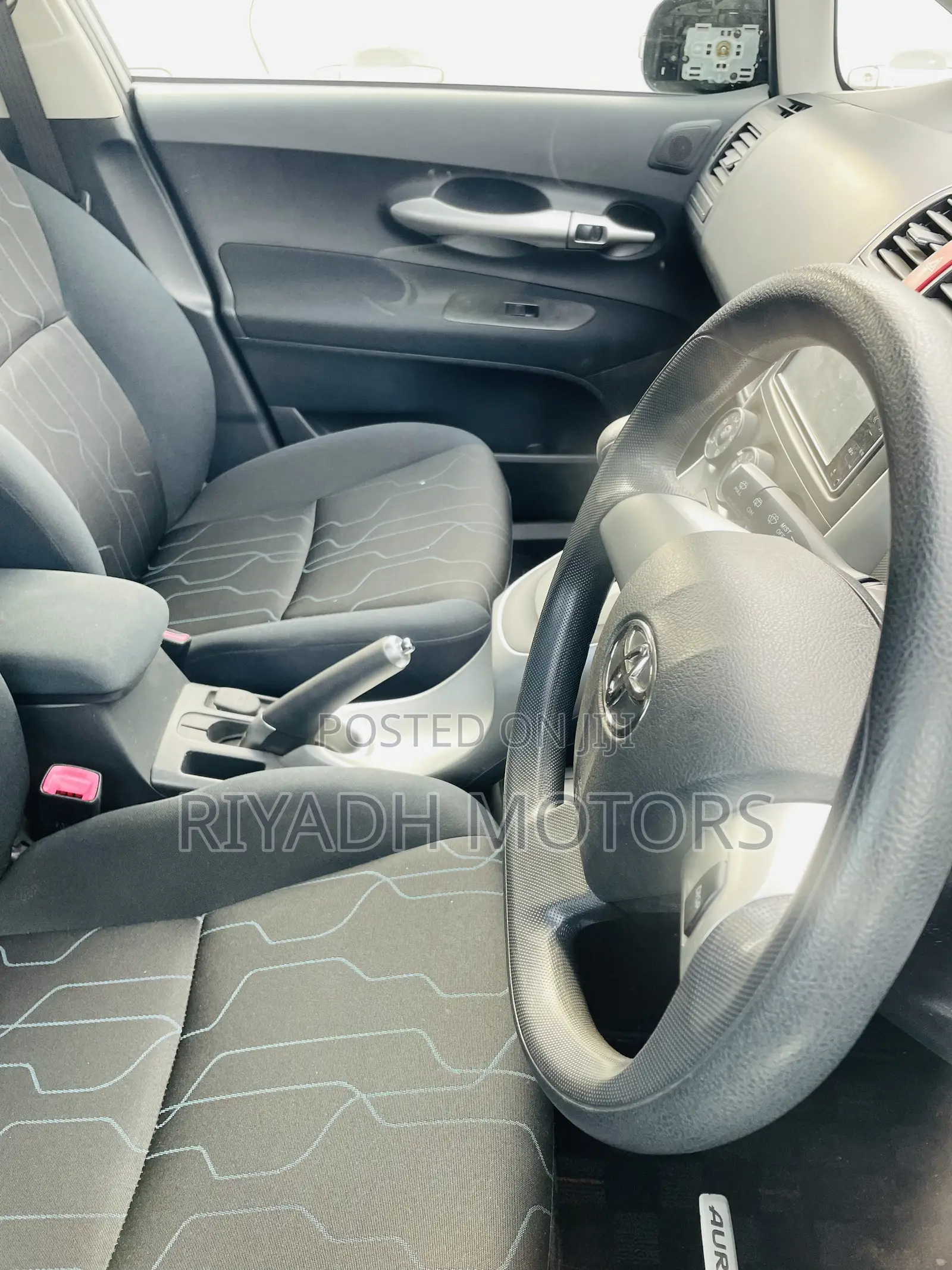 Toyota Auris 2010 Silver