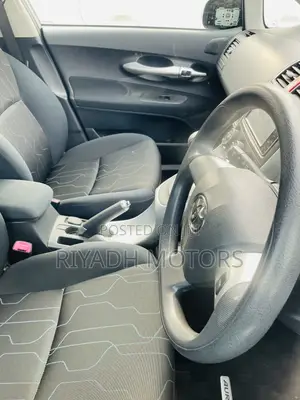 Toyota Auris 2010 Silver