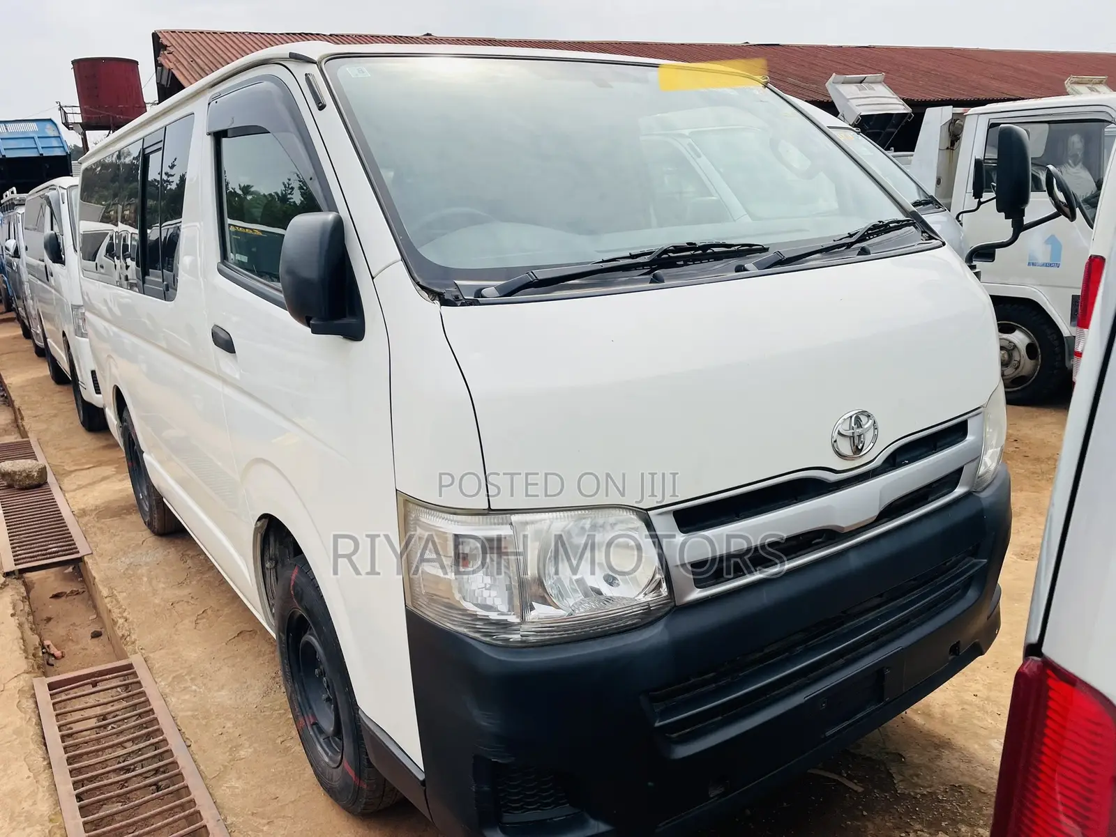 Toyota HiAce 2011 White