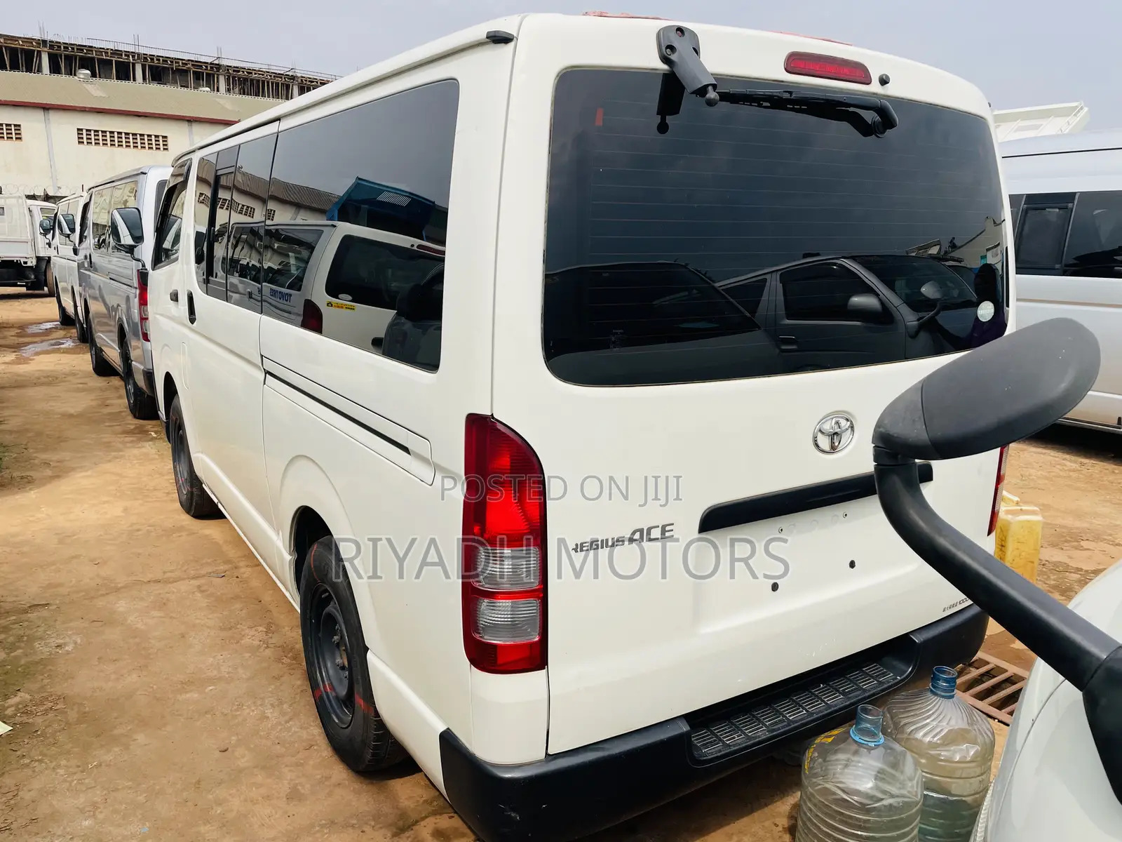 Toyota HiAce 2011 White