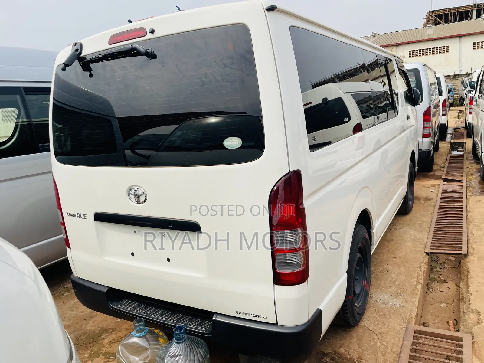 Toyota HiAce 2011 White