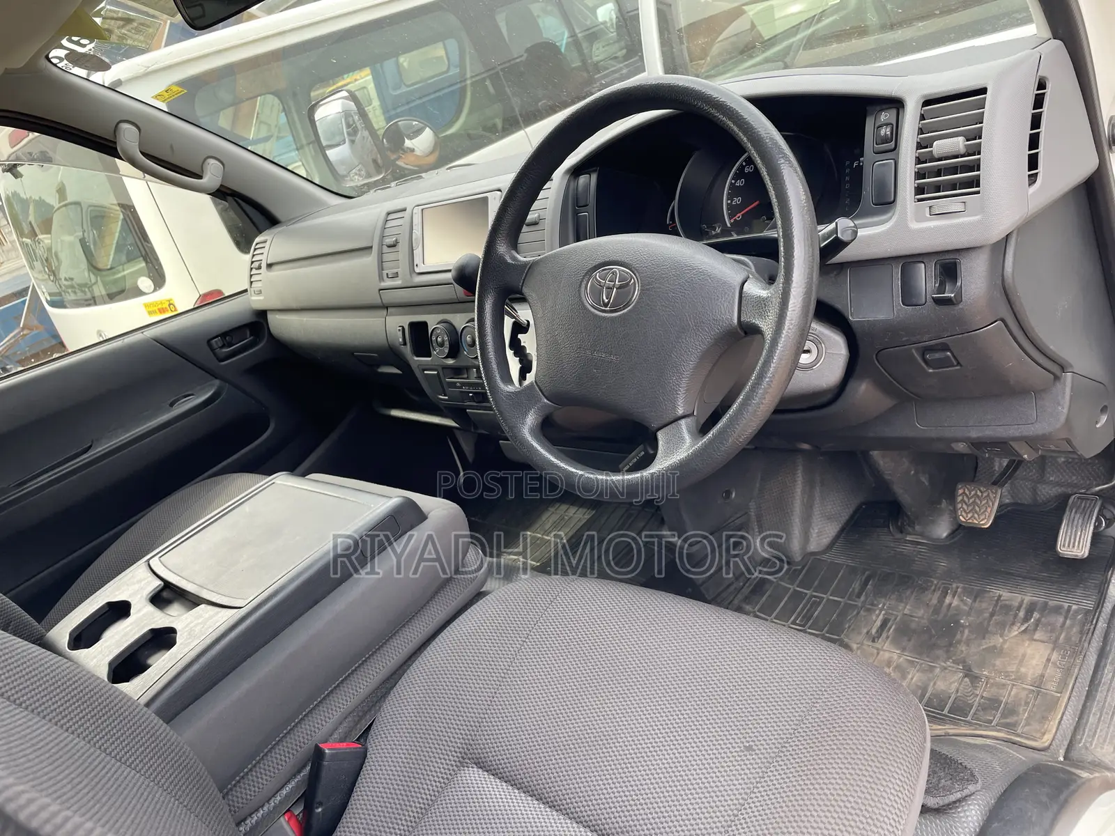 Toyota HiAce 2011 White