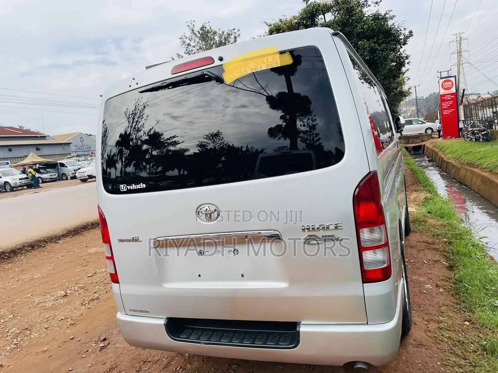 Toyota HiAce 2010 Silver