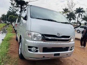 Toyota HiAce 2010 Silver