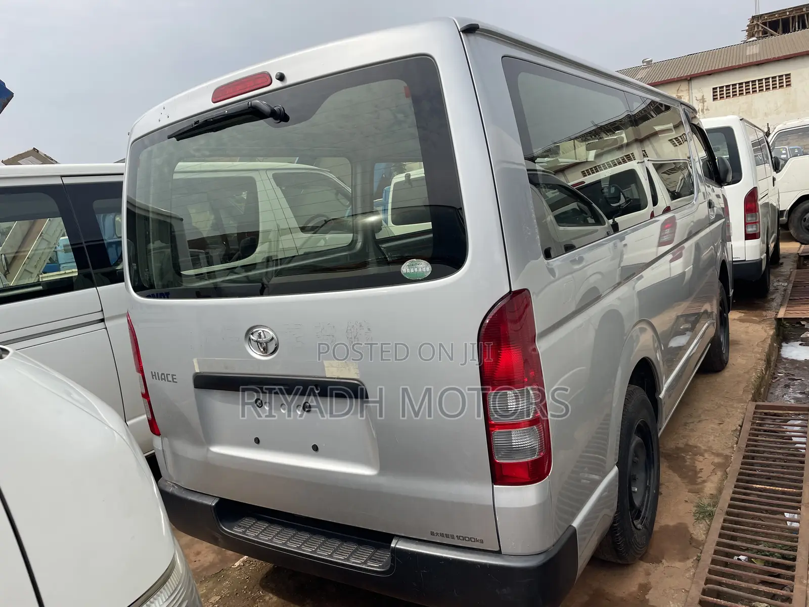 Toyota HiAce 2012 Silver