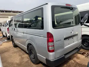 Toyota HiAce 2012 Silver