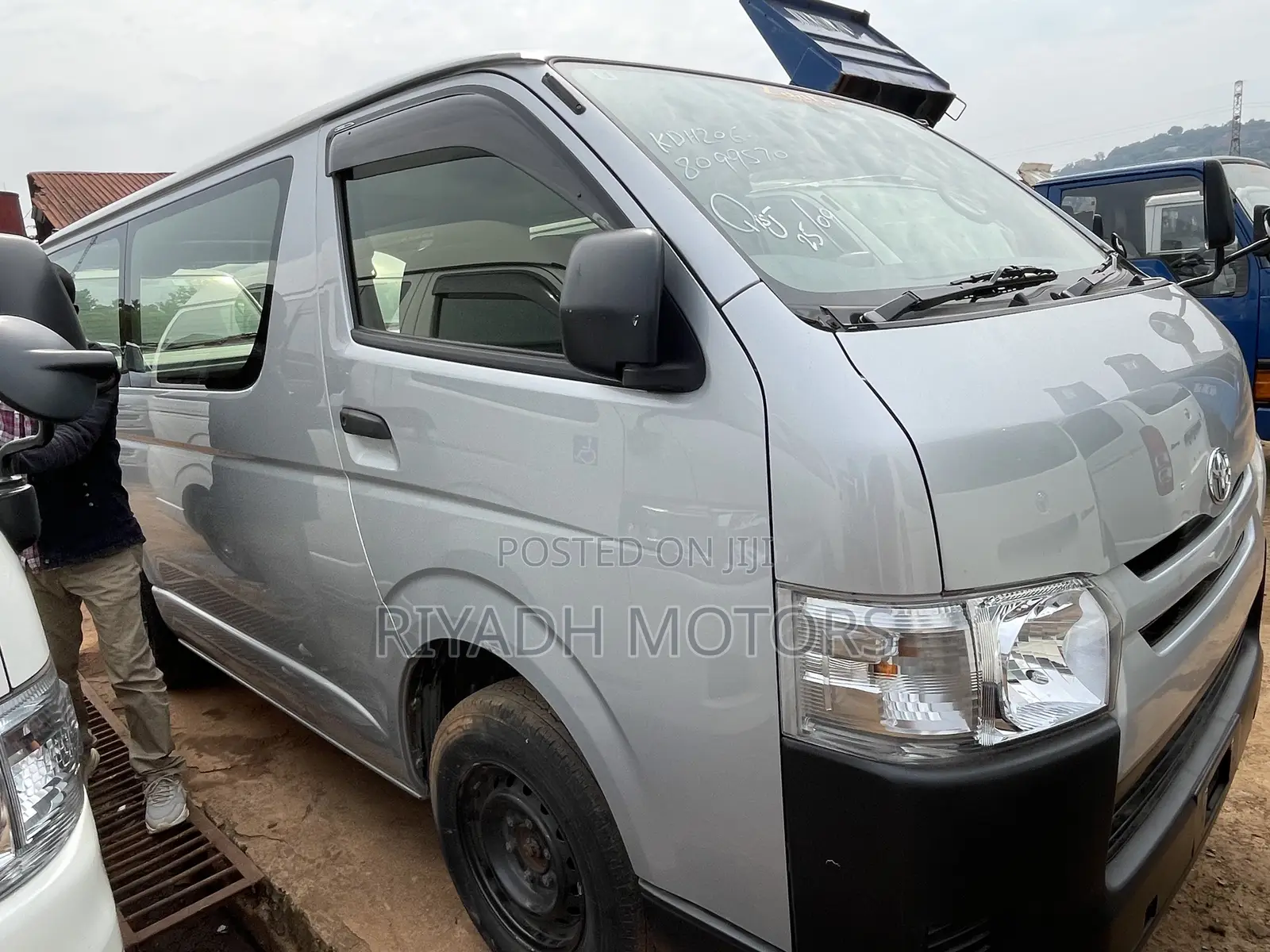 Toyota HiAce 2012 Silver
