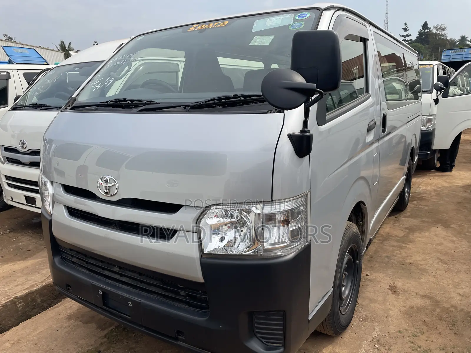 Toyota HiAce 2012 Silver