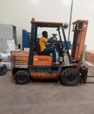 Forklift 50%