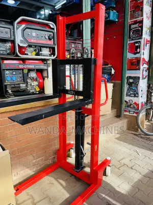 Fork Lift 2T (2000kg)