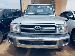 Toyota Land Cruiser 4.0 V6 DSL 2015 Silver
