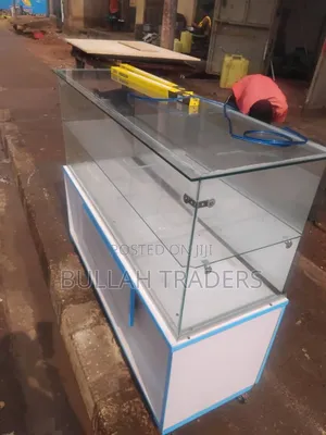 Glass Displays for Accessories