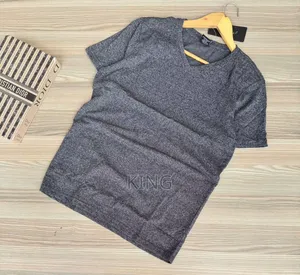 Aura v-Neck T-Shirts