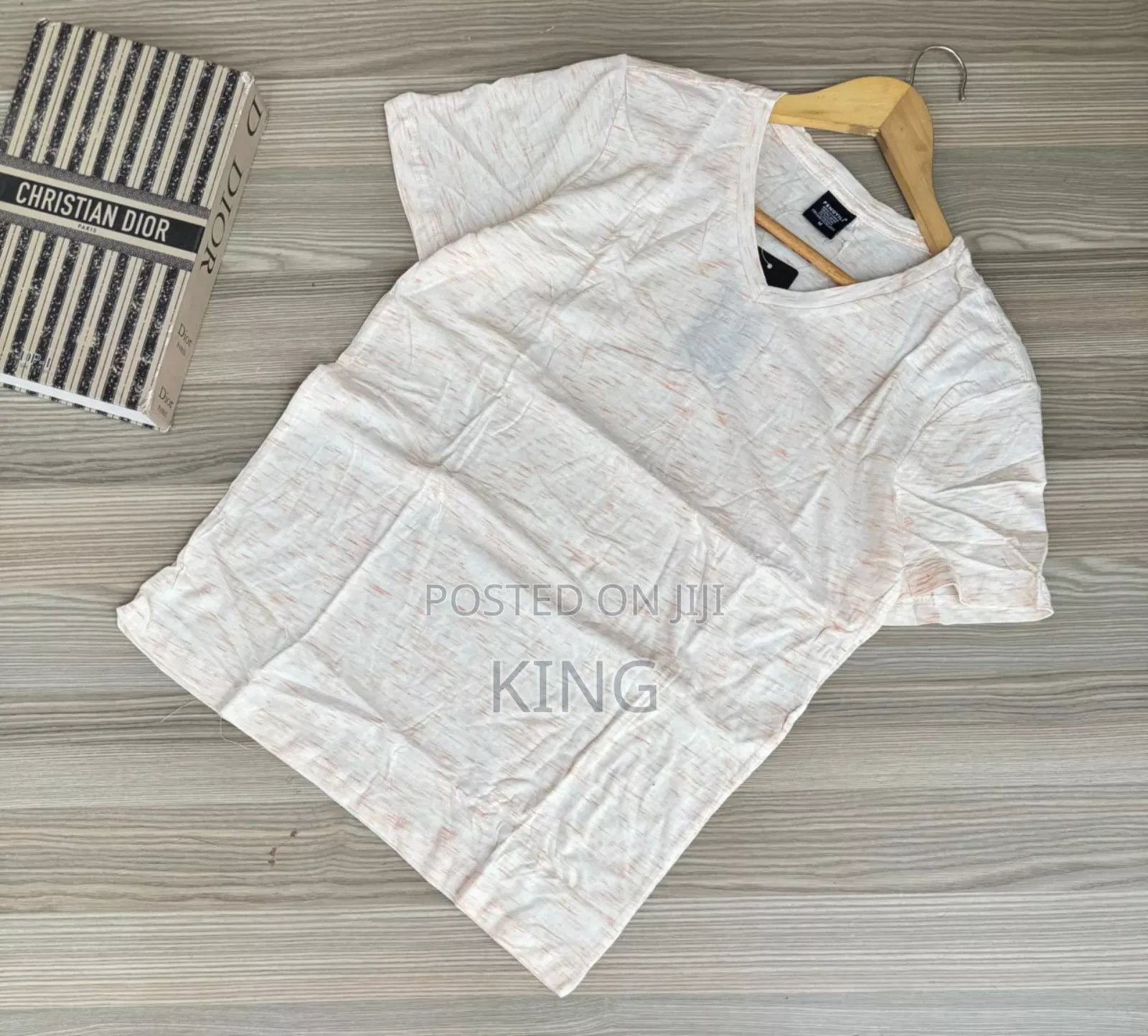 Tommy v-Neck T-Shirts