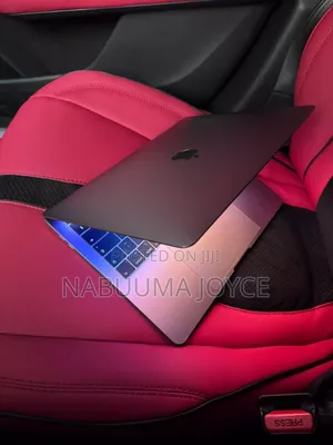 New Laptop Apple MacBook Pro 8GB Intel Core I5 SSD 256GB