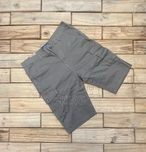 Modest Kaki Fit Cargo Tour Shorts