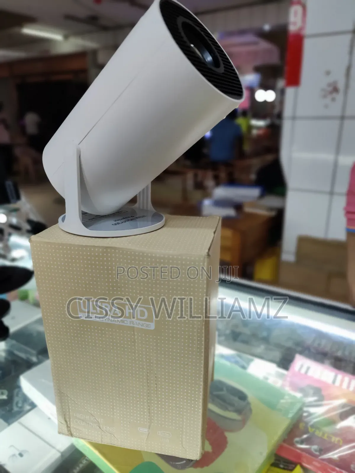 Ultra HD Portable LED Projector/ Mini Projector
