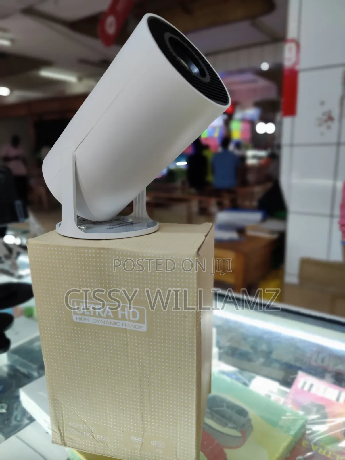 Ultra HD Portable LED Projector/ Mini Projector