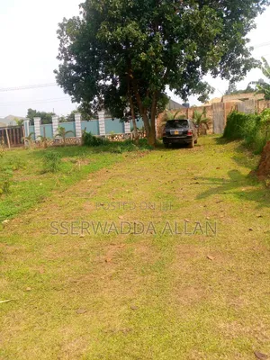 100 X 100ft Plot in Kiteezi for Sale