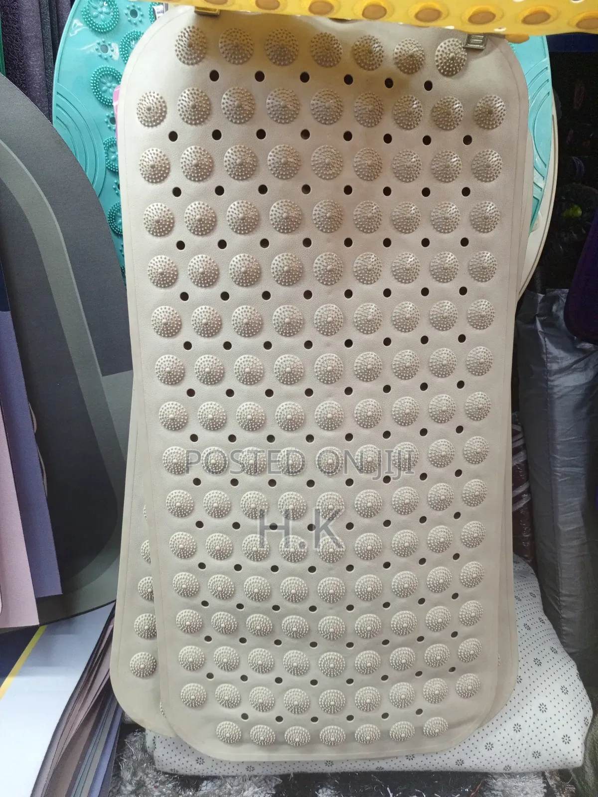 Beige Textured Rubber Bath Mat by Kenney.